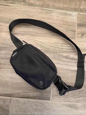 lululemon athletica Black Compact Sling Belt Bag